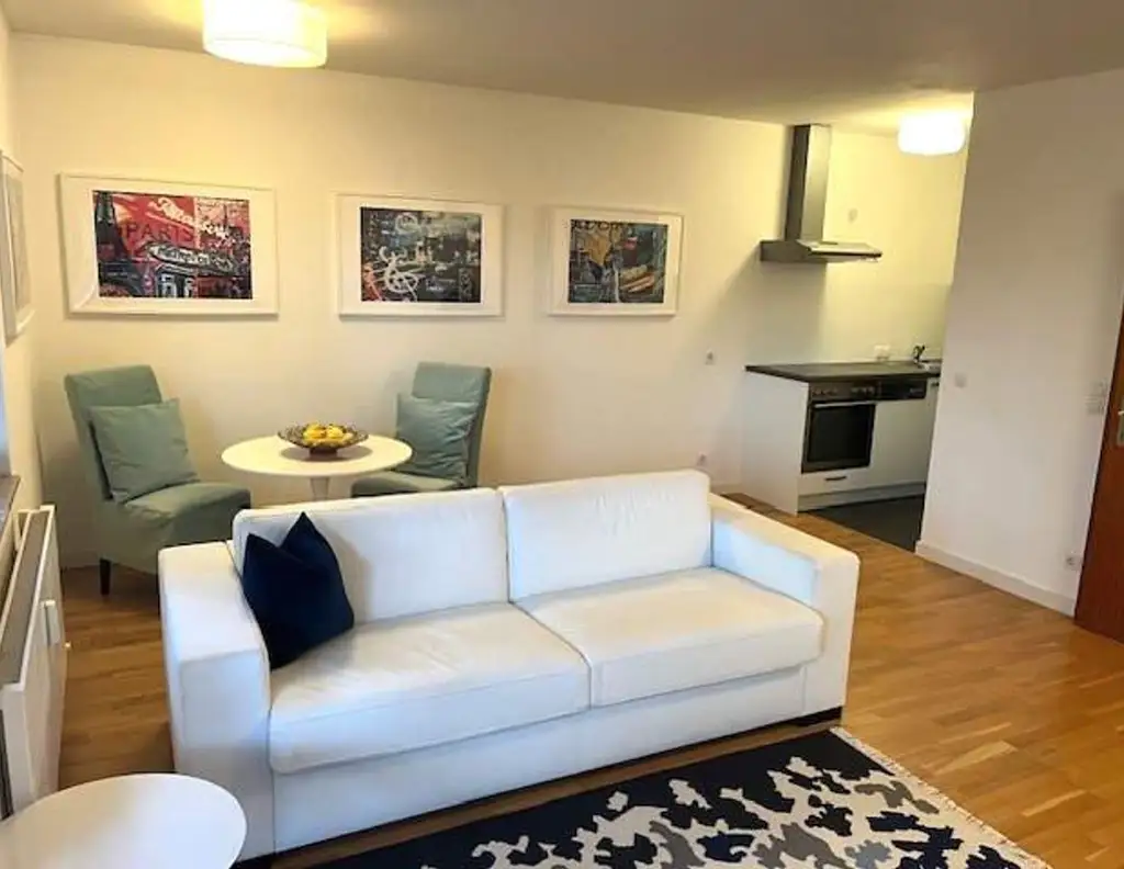 Salzburg Riedenburg: Oase der Ruhe 33,64 qm Garconniere mit 5 qm Balkon, sonnig, inklusive Tiefgarage