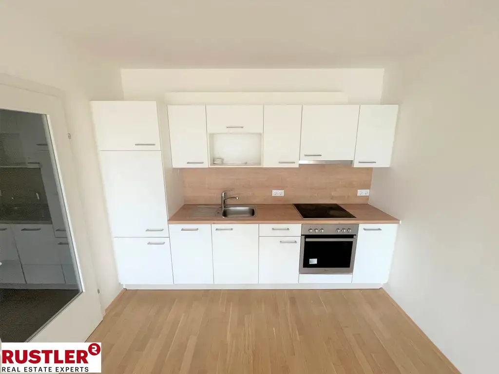 SCHÖN geschnittene 2-Zimmer Wohnung mit BALKON!