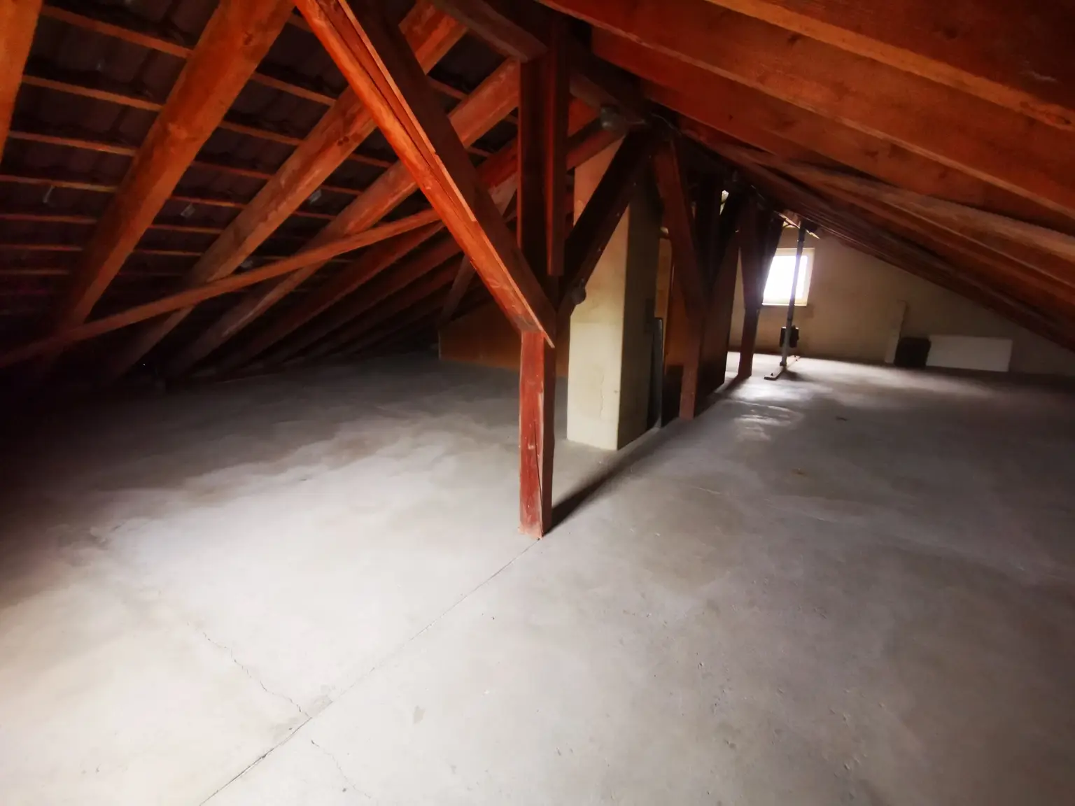 Freistehendes Wohnhaus mit großem Raumangebot, PV-Anlage und Ausbaupotenzial...!