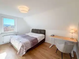 Schlafzimmer DG