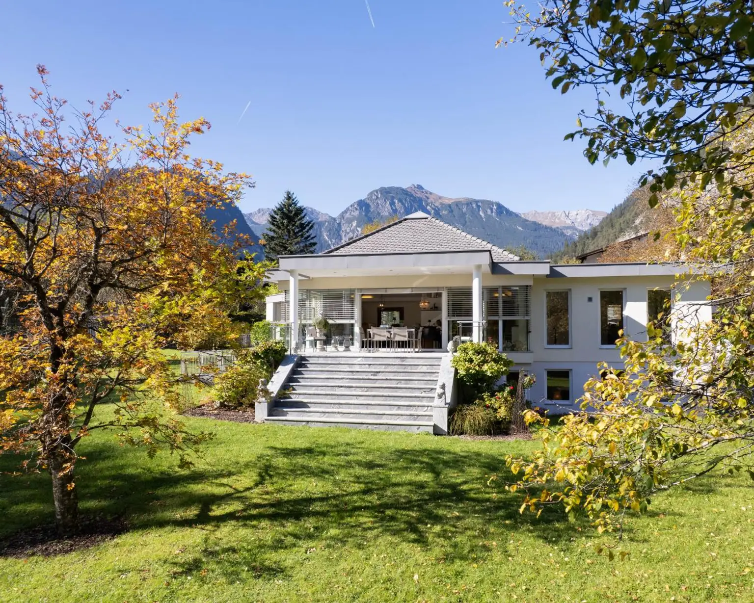NEU!   Ein Haus am See - das besondere Juwel in ruhiger Bestlage