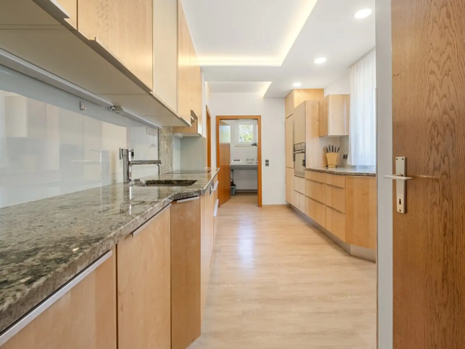 Schöner, gepflegter 270m² Bungalow mit 2 Wohnungen und 1.318m² Grund in Viktring in ruhiger sonniger Aussichtslage!