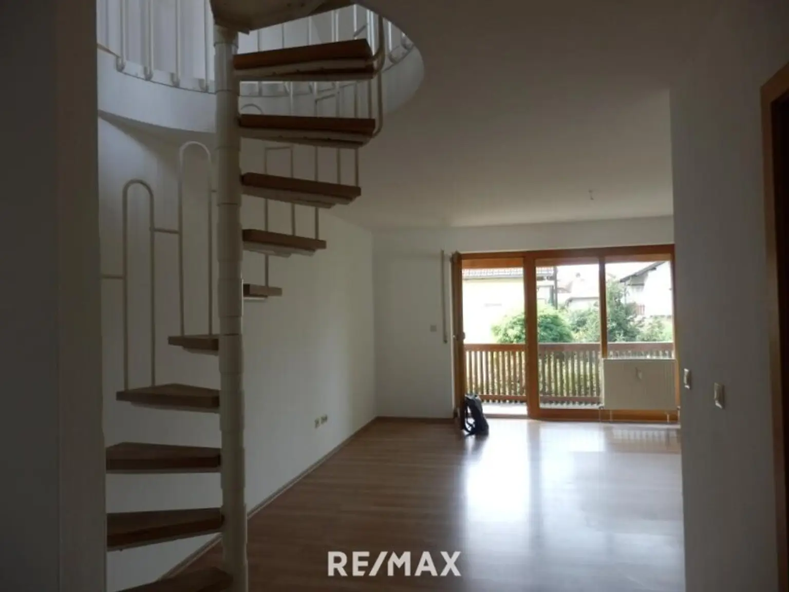 Wohnraum mit Wendeltreppe