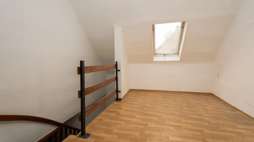 Sanierungsbedürftiges Ein / Zweifamilienhaus in Kerngebiet von Gänserndorf