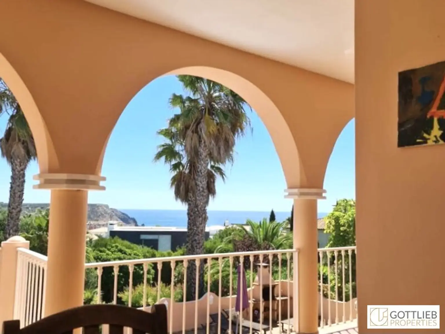 Uneinsehbare Villa mit Terrassen und großem Garten, Swimmingpool und Meerblick