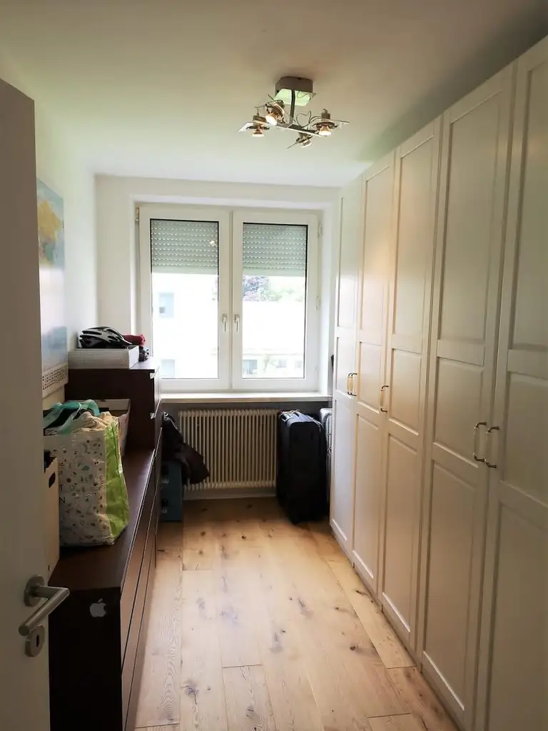 Moderne, hochwertig sanierte 3 Zimmer Wohnung mit verglaster Loggia, Keller und Garagenplatz