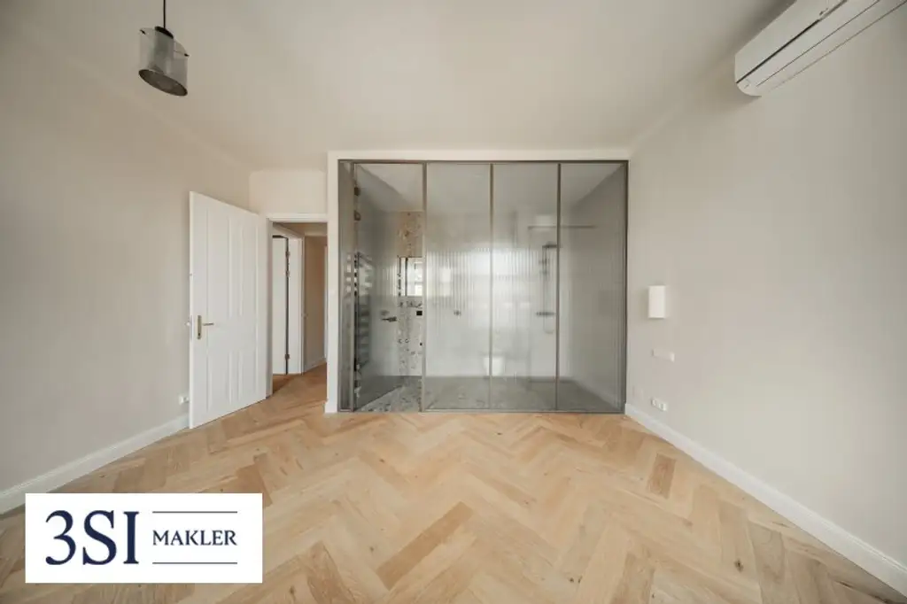 Wohnen beim Schloss Belvedere: Klimatisierter Erstbezug im Stilaltbau mit 2 Balkonen!
