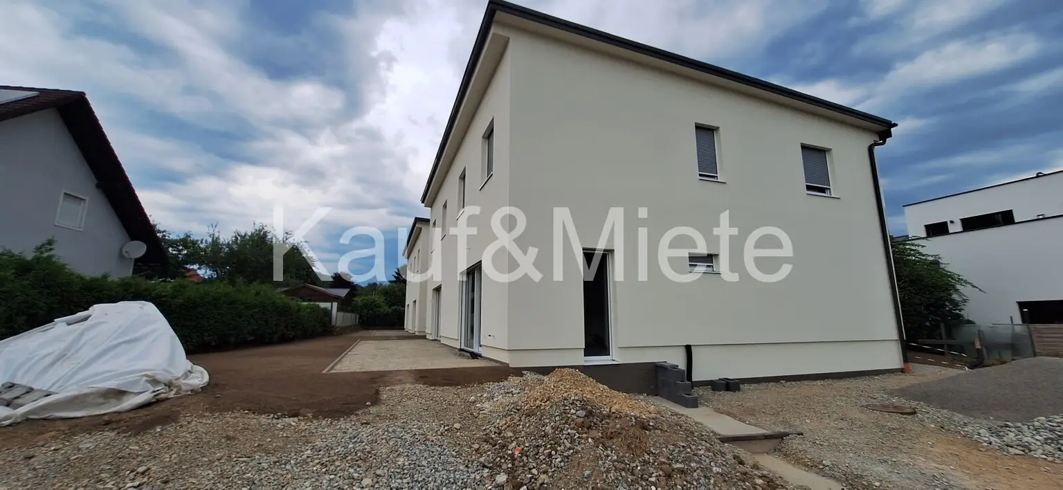TOP - Neubau Doppelhaushälfte mit ruhigen, schönen Garten