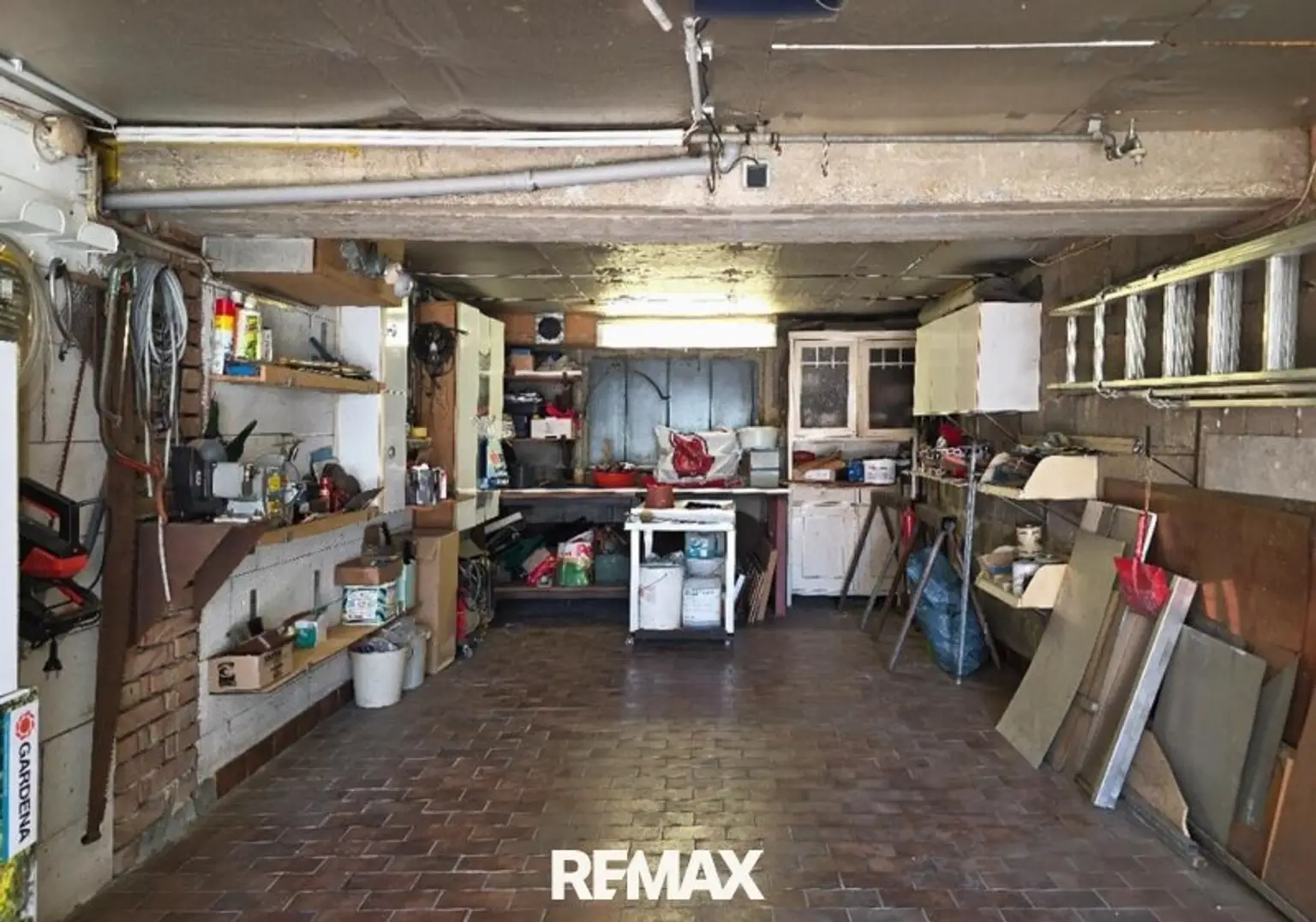 30 EFH 2000 KG Garage