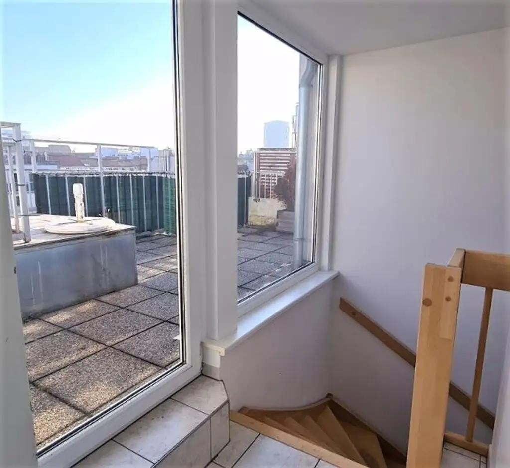 TERRASSENHIT, DACHGESCHOSS, 81 m2 Maisonette mit 12 m2 Terrasse, 3 Zimmer, Küche, Galerie, Wannenbad, Augarten-Nähe