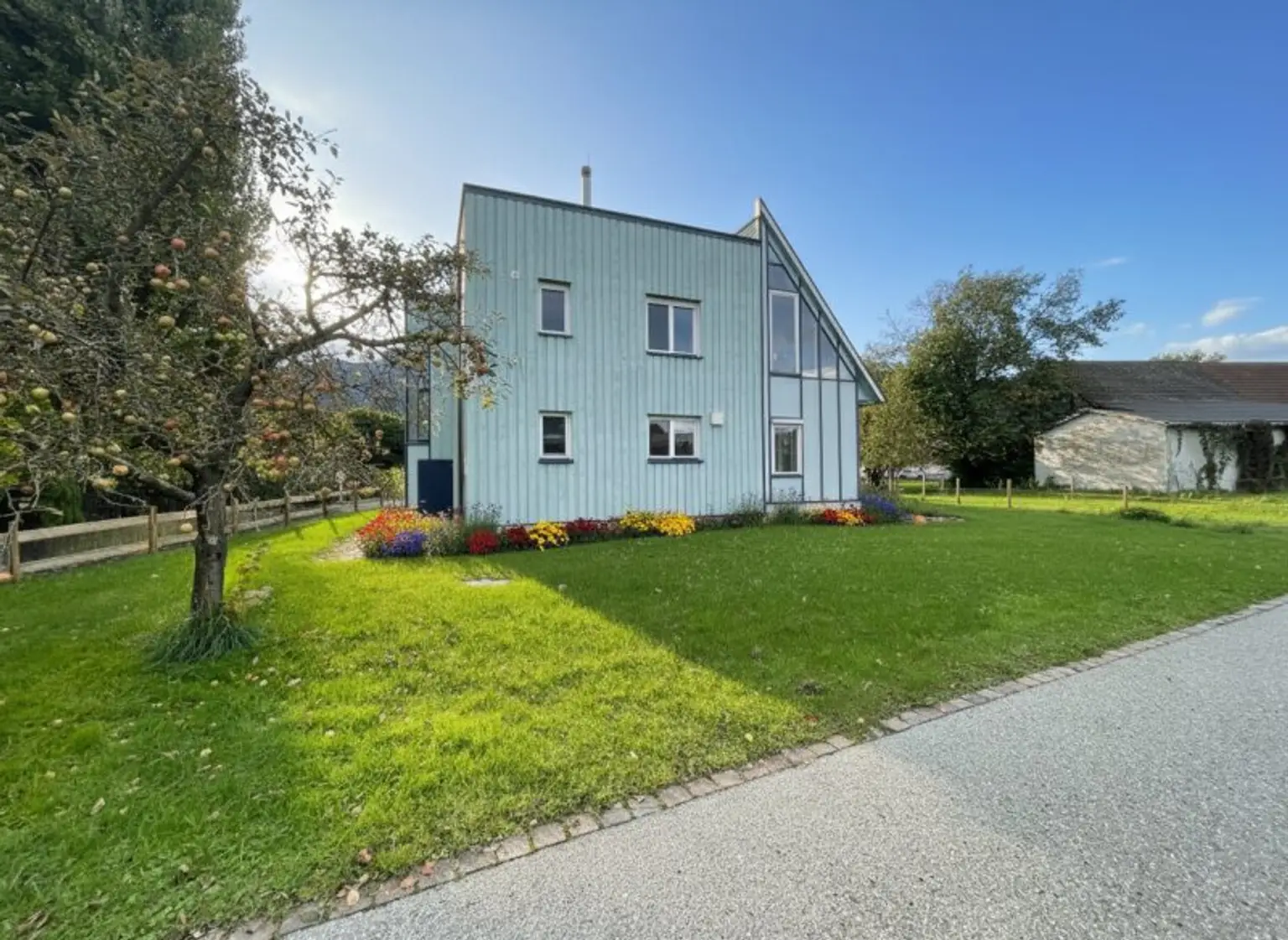 Ökologisches Traumhaus mit Garten und begehbarer Dachterasse