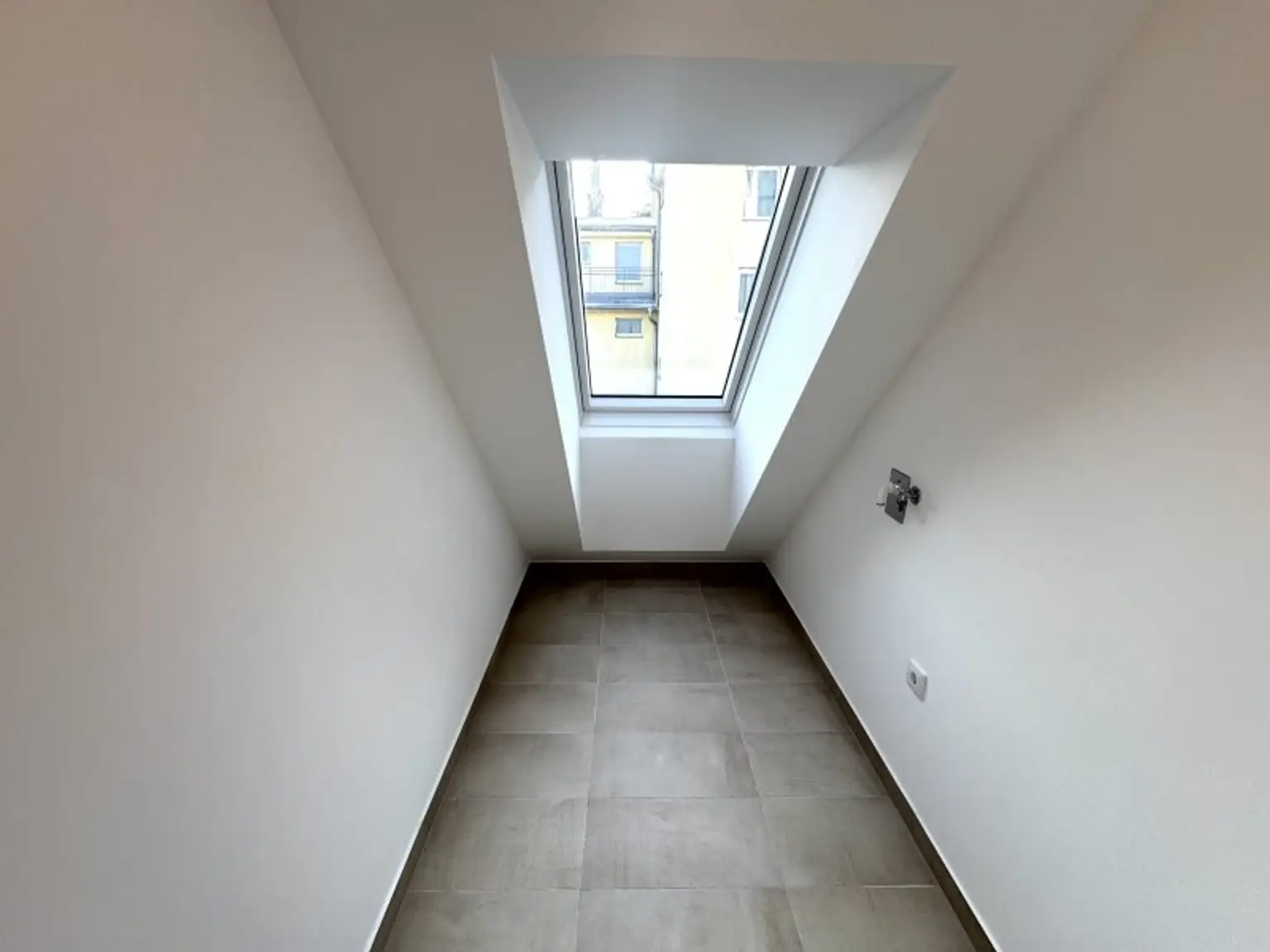 WOHNEN UND GENIESSEN IM SÜDWESTEN VON WIEN! PERFEKTE INFRASTRUKTUR – NÄHE SCHÖNBRUNN!