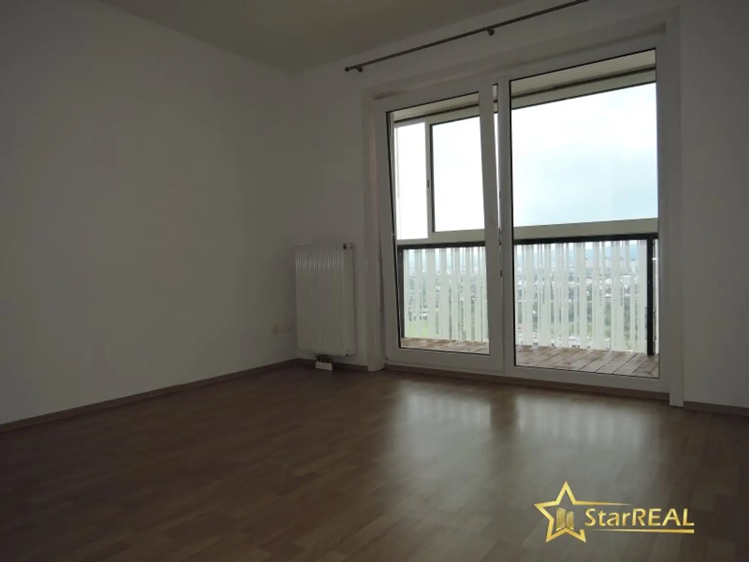 20. STOCK! TOP-WOHNUNG IM DELUGAN MEISSL TOWER. GARAGENPLATZ VORHANDEN. Sauna und Fitnessraum im Haus.