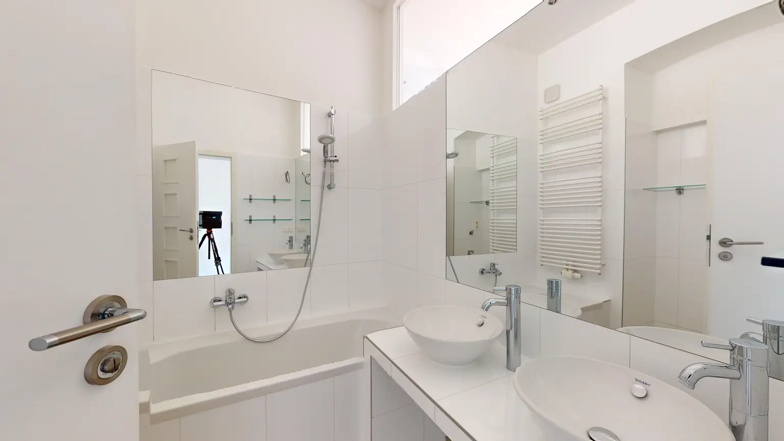 Zwölfergasse: Helle Loggiawohnung beim Westbahnhof - gute Raumaufteilung - hervorragende Verkehrsanbindung