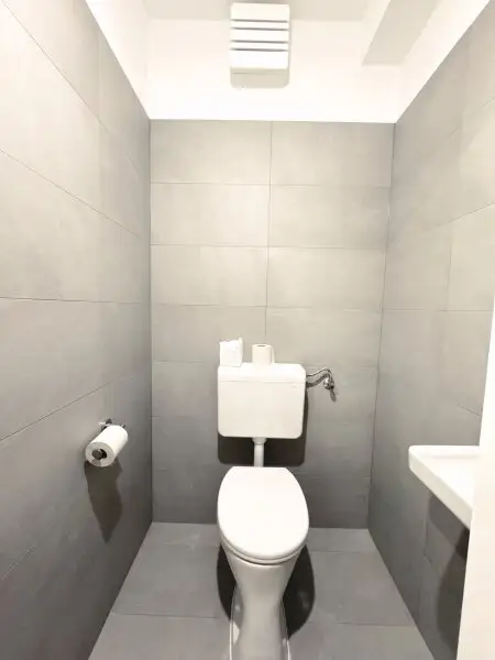 NEU! ERSTBEZUG nach Sanierung! Geräumige 2-Zimmer Dachgeschosswohnung in 1200 zu vermieten!