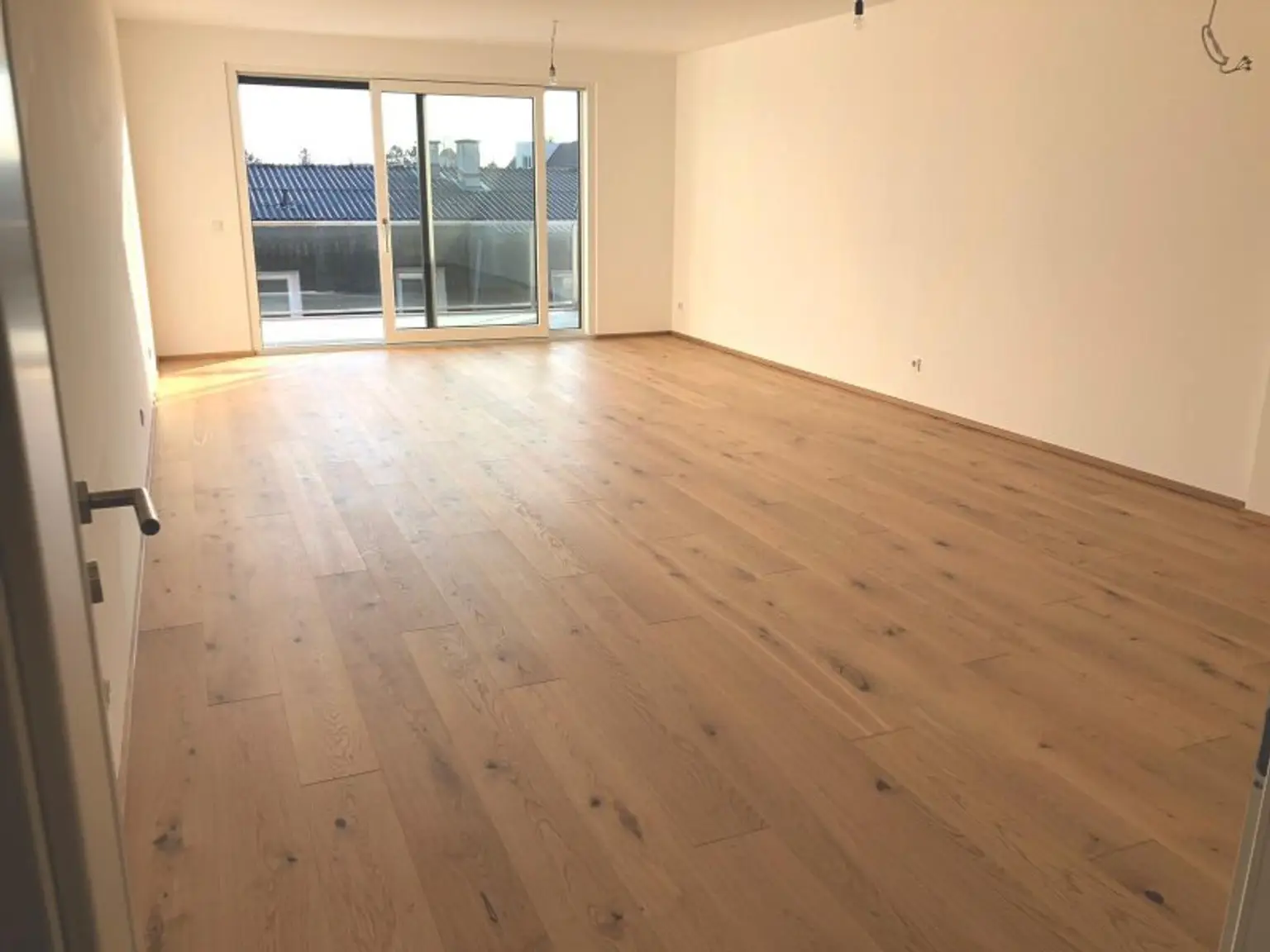 Moderne Anlegerwohnung mit Loggia und Tiefgaragenplatz