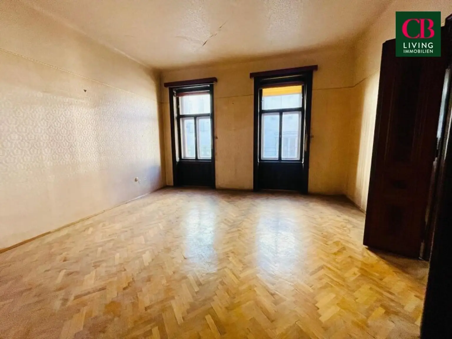 SANIERUNGSBEDÜRFTIGE WOHNUNG IM REPRÄSENTATIVEN JAHRHUNDERTWENDEHAUS