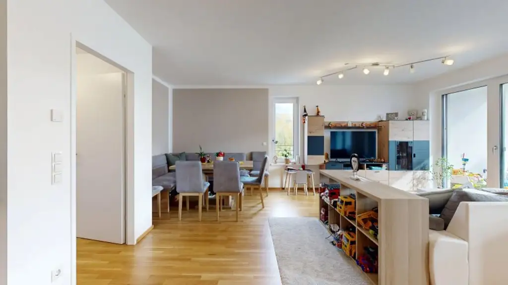Moderne 3-Zimmer-Eigentumswohnung mit 2 Loggien & Lift! 90 m² Wohnfläche inkl. Küche & KFZ Stellplatz!