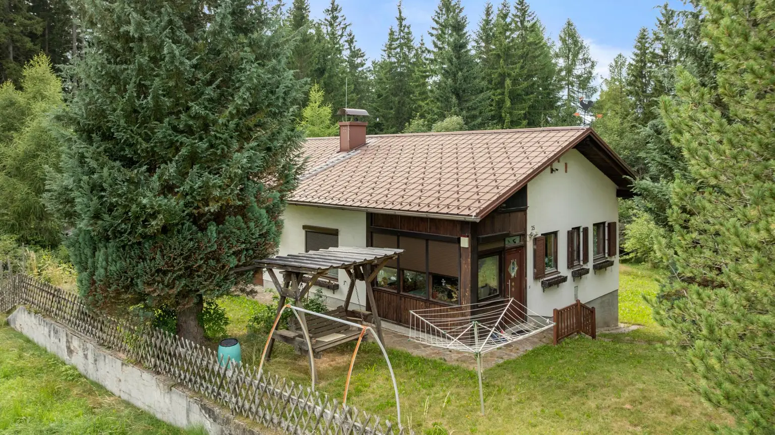 Alleinlage trifft Lebensqualität: Gemütliches Haus mit großem Grundstück inmitten der Natur