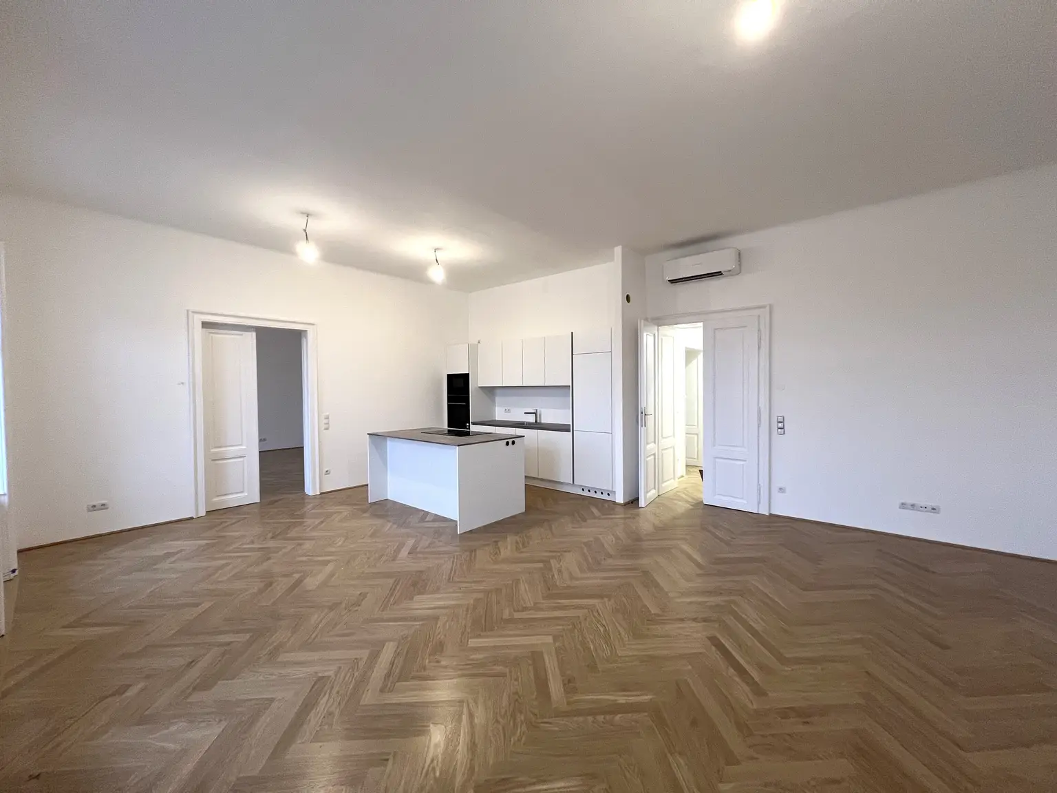 GENERALSANIERT: Klimatisierte 4-Zimmer-Wohnung mit fantastischer Stadtaussicht / Air-conditioned 4-room flat with fantastic city view