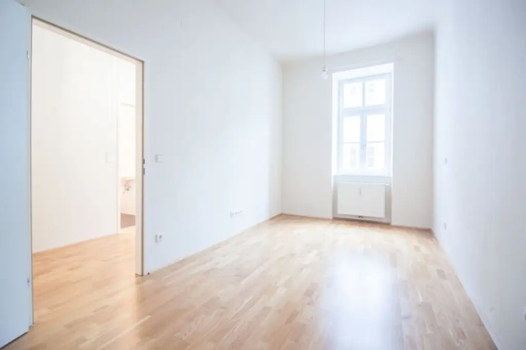 Hofseitige Altbau-Wohnung | Top Lage direkt neben U-Bahn | Balkon-Anbau möglich