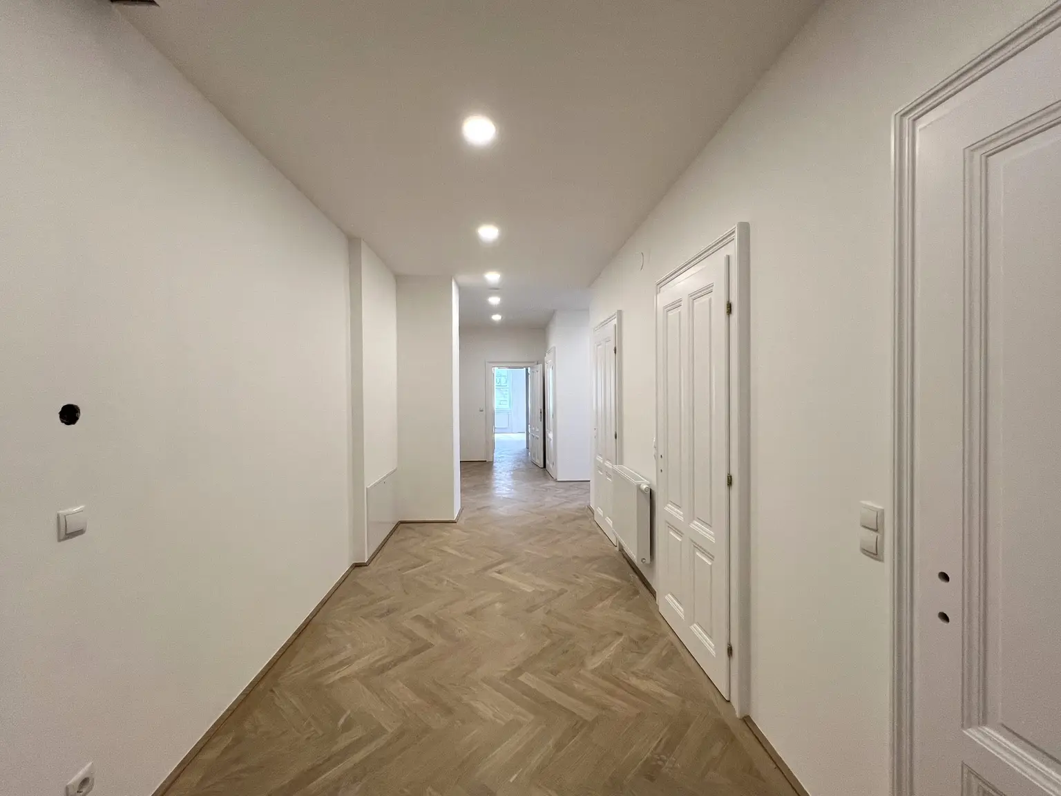 UNBEFRISTET und ERSTBEZUG: Prachtvolle, klimatisierte Wohnung in Top Lage / UNLIMITED and FIRST OCCUPANCY: Stunning, air-conditioned apartment