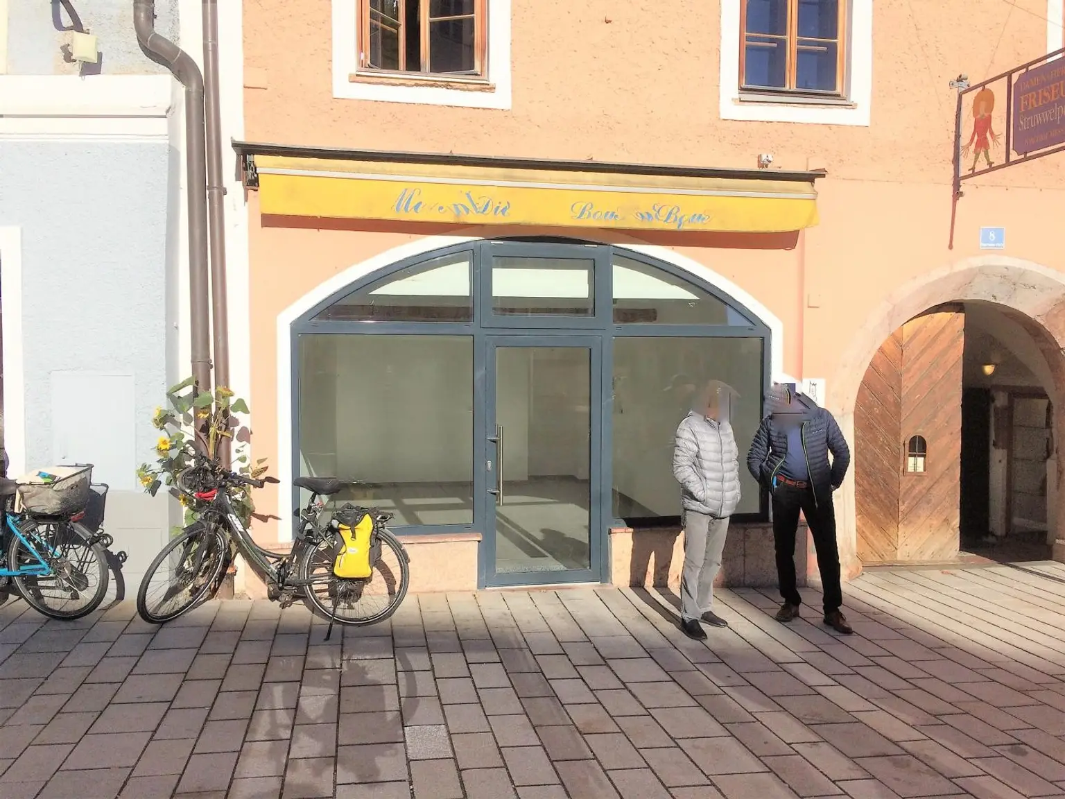 Direkt am Bayrhamerplatz