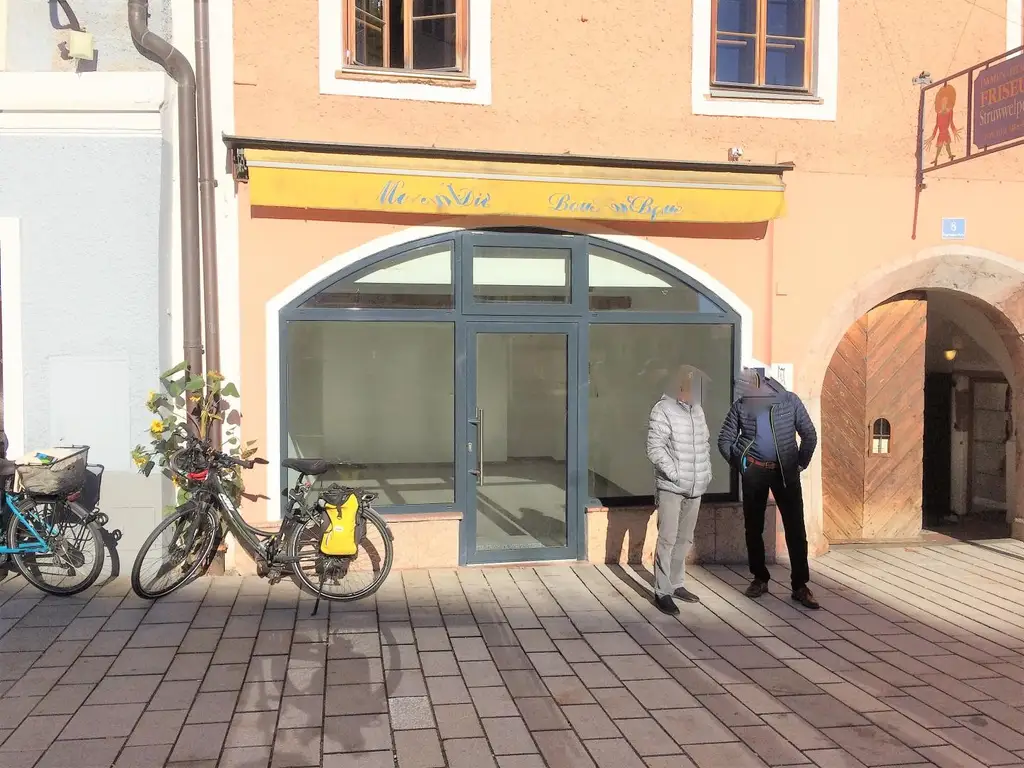 Direkt am Bayrhamerplatz