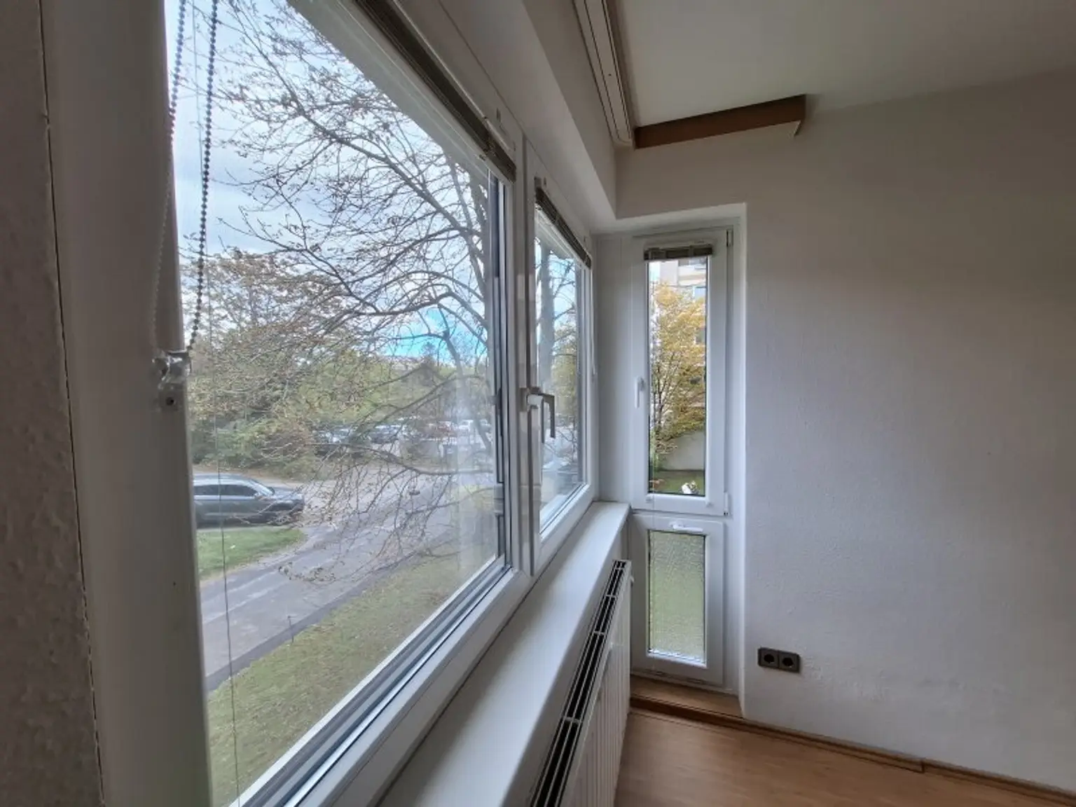 GEMÜTLICHE und HELLE  4 Zimmer-WOHNUNG - LOGGIA -LIFT