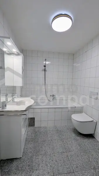 TOP INVESTITION in Lustenau - 3,5-Zimmer-Wohnung - inkl. neuer Küche und überdachten KFZ-Parkplatz