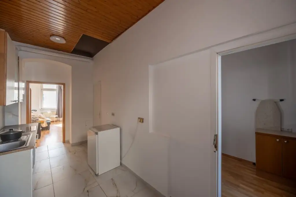 ++NEU++ sanierungsbedürftige 2-Zimmer Altbauwohnung mit Balkonoption