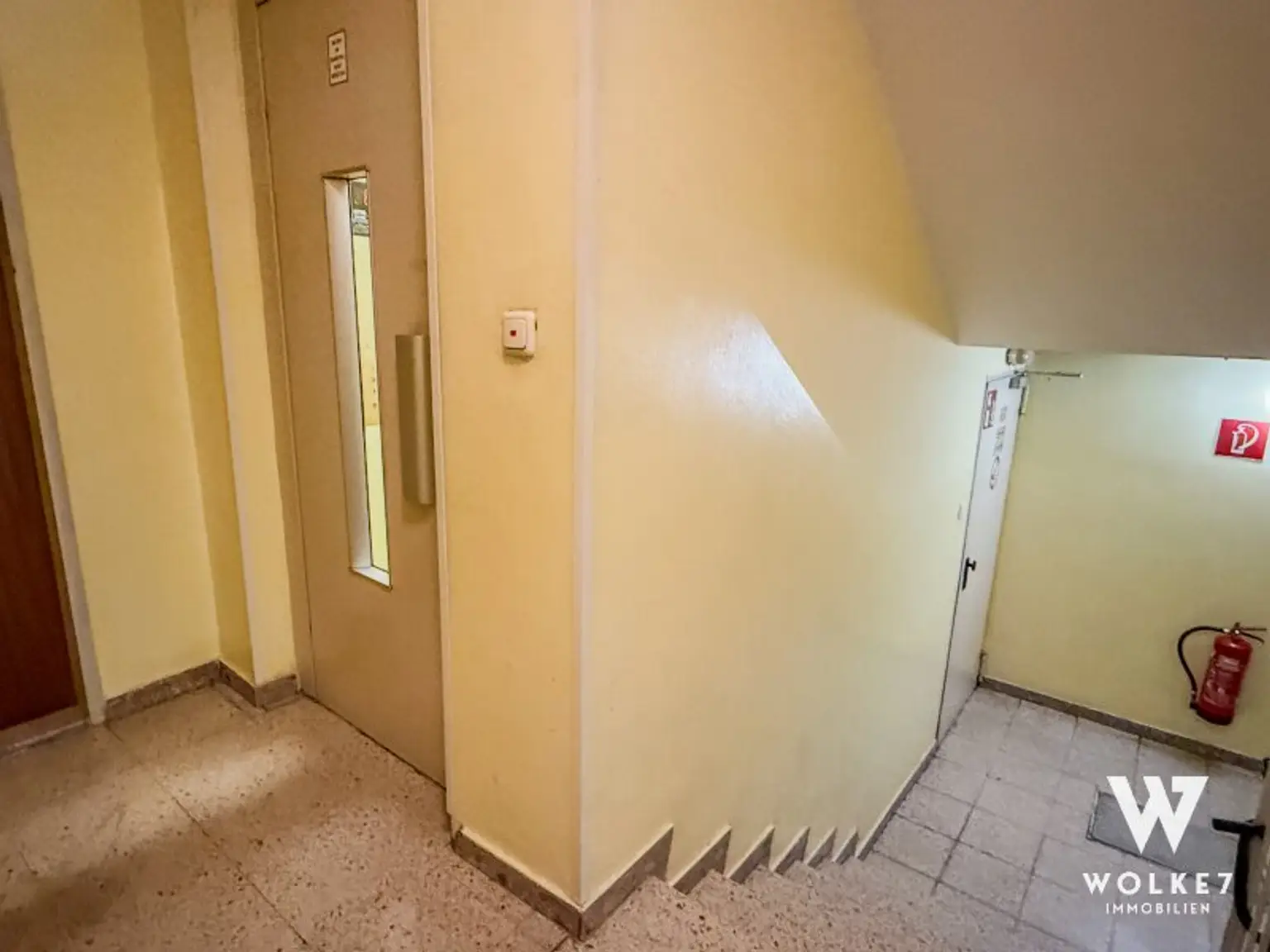Wohnen mit Weitblick: Großzügige Ruheoase mit überdachtem Balkon und 5 Zimmer I Nähe HLW Biedermannsdorf und Jubiläumshalle Biedermannsdorf