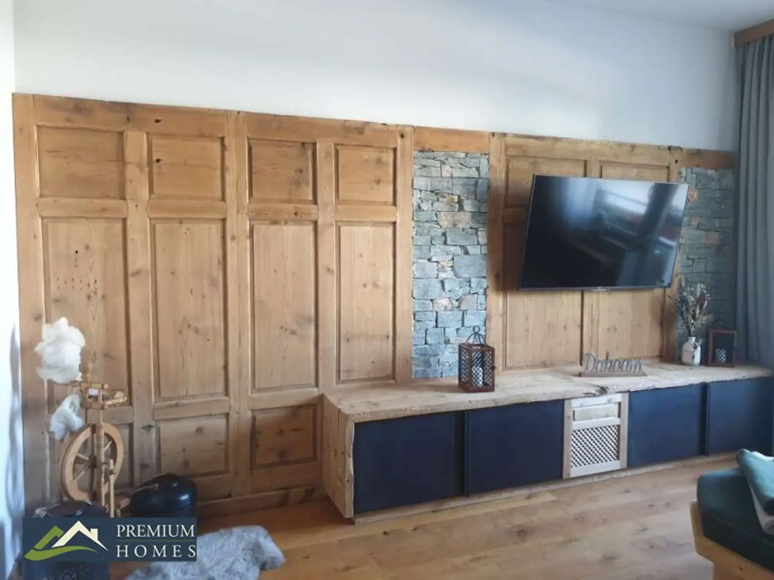 BREITENBACH am Inn - Mietwohnung - Wohnzimmerbereich