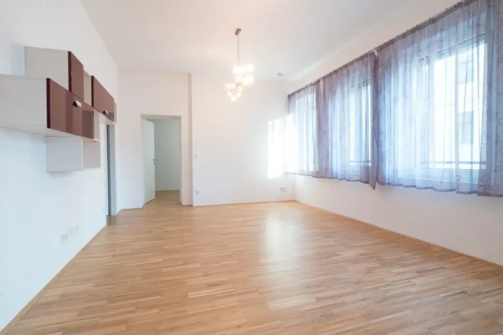 Sachen packen und einziehen! helle und teil-möblierte 2-Zimmer-Wohnung in 1040 Wien!