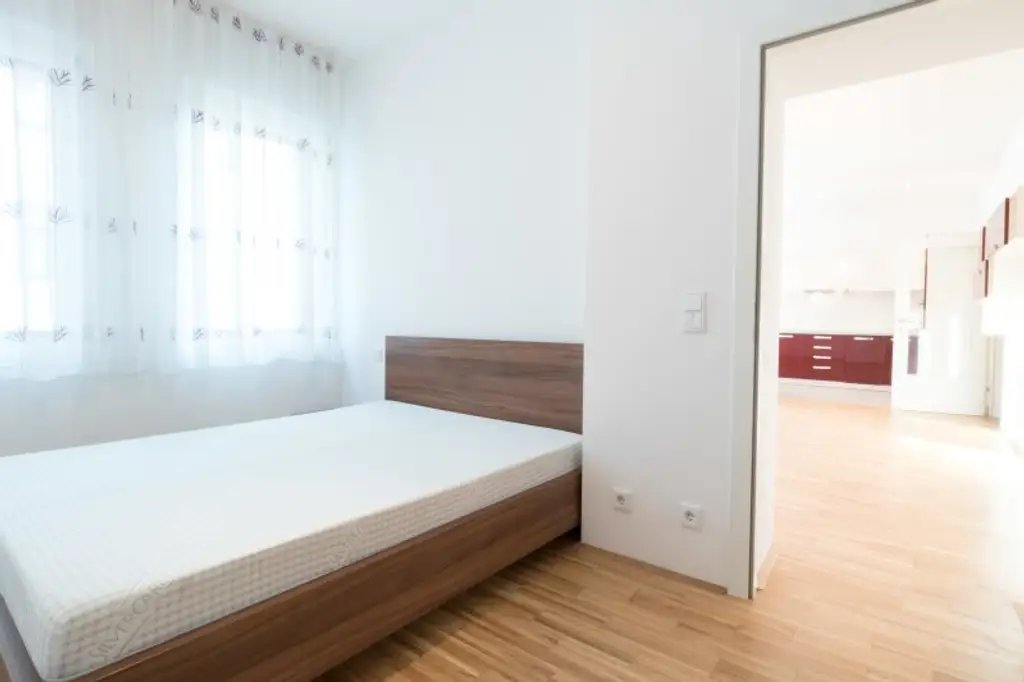 Sachen packen und einziehen! helle und teil-möblierte 2-Zimmer-Wohnung in 1040 Wien!