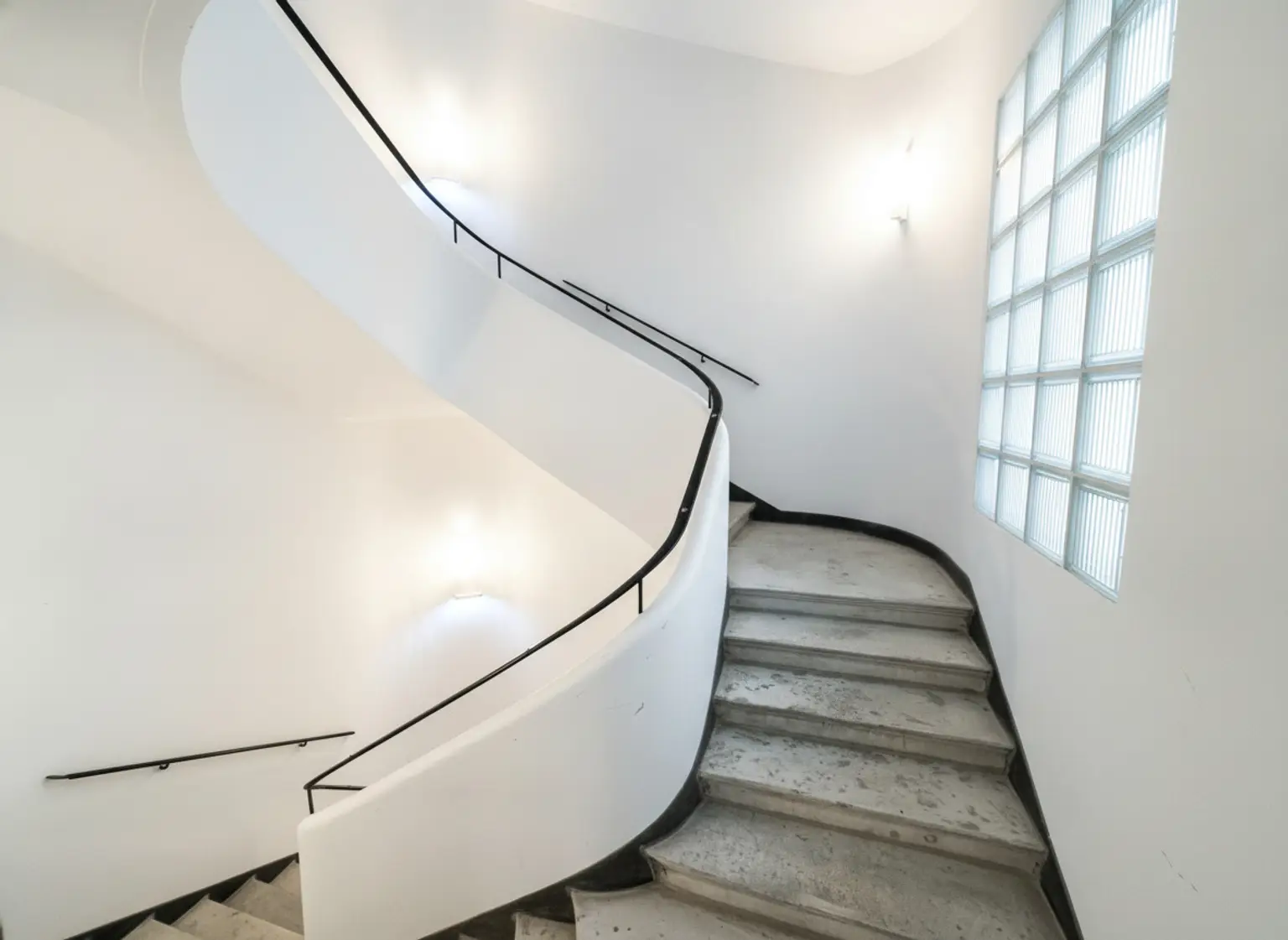 In Renovierung - UNBEFRISTET: Klimatisierte, helle Wohnung mit fantastischem Blick auf den Stephansdom / Under renovation – UNLIMITED RENT: Air-conditioned, bright flat with a fantastic view of St Stephen’s Cathedral