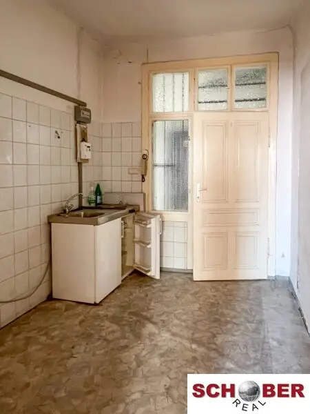 Sanierungsbedürftige Altbauwohnung