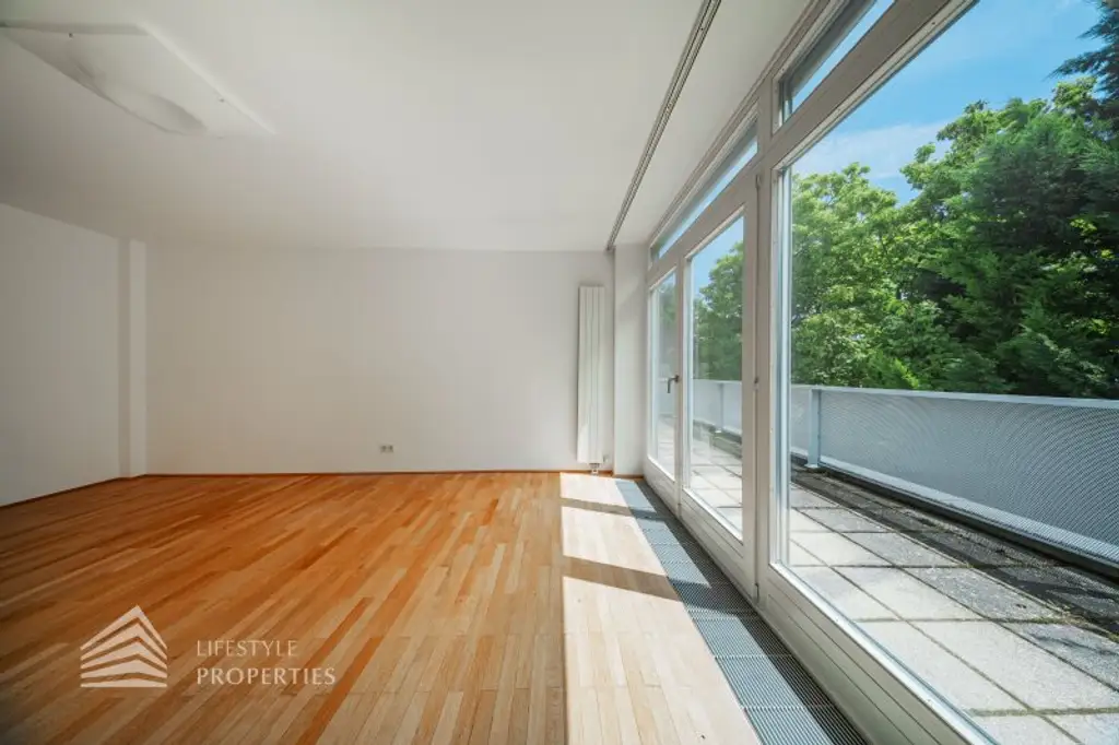 Wunderschöne 4 - Zimmer Wohnung mit Terrasse und 2 Balkonen