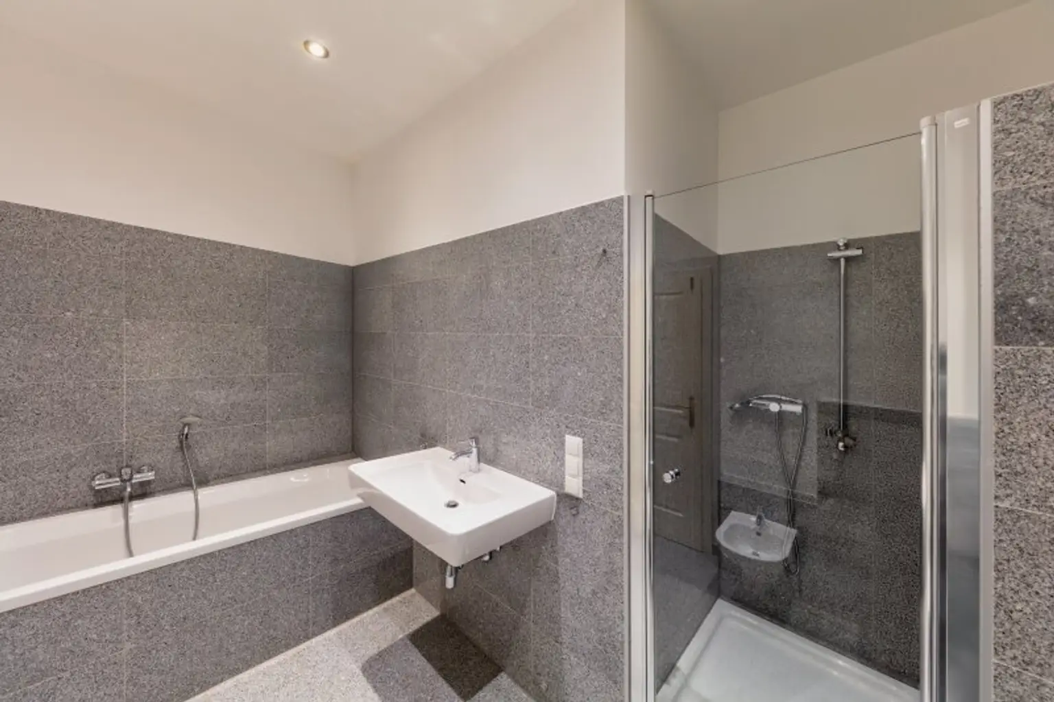 Stilvolle Altbauwohnung in Gründerzeit-Eckhaus – Toplage nahe Karlsplatz