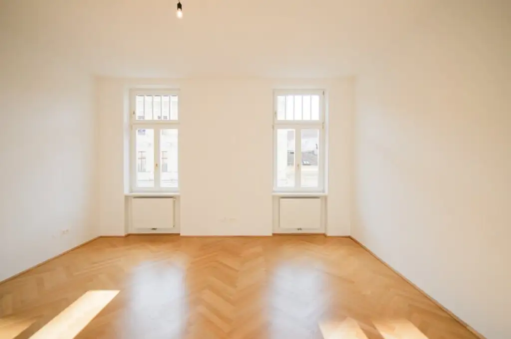 GROSSZÜGIG GESCHNITTENER 2-ZIMMER-ALTBAU IN TOLLER LAGE