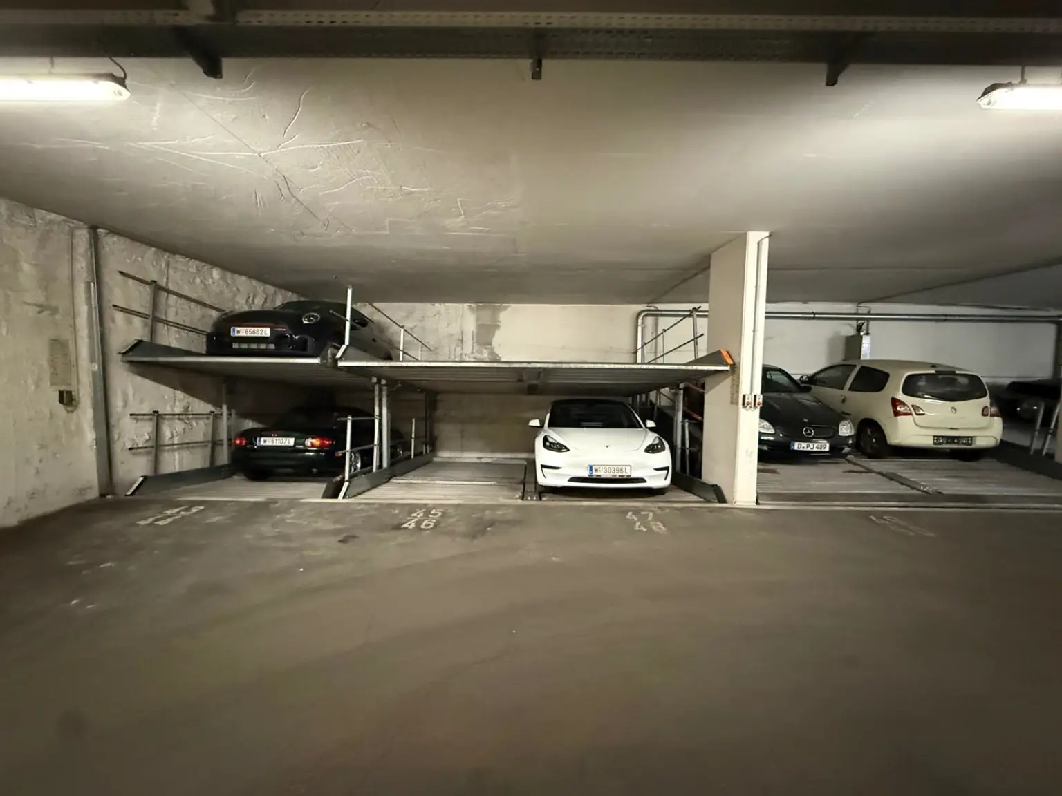 Parkplatz 48u.