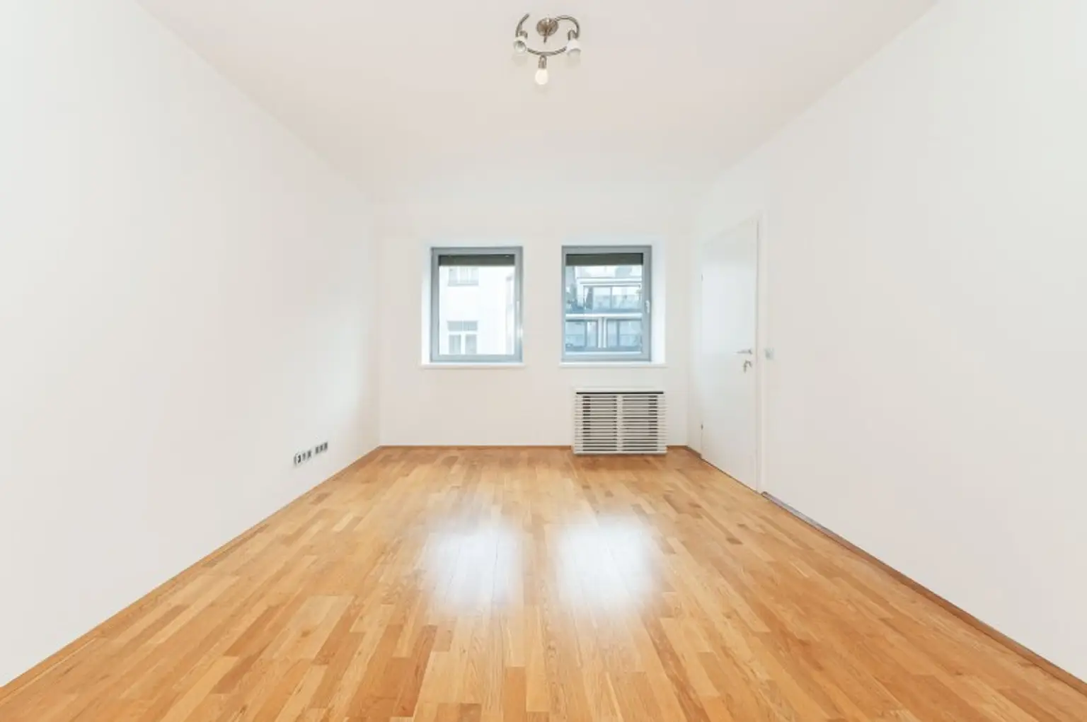 Charmante 2-Zimmer-Dachgeschosswohnung am Schwarzenbergplatz