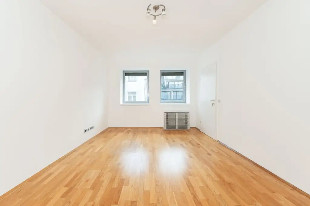 Charmante 2-Zimmer-Dachgeschosswohnung am Schwarzenbergplatz