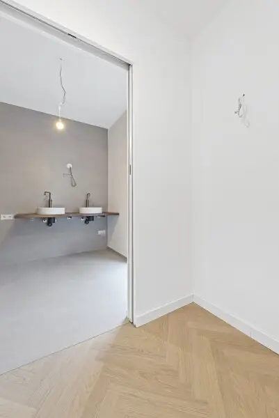EXKLUSIVE GARTENWOHNUNG IN HIETZING MIT SALZWASSER-POOL UND SAUNA