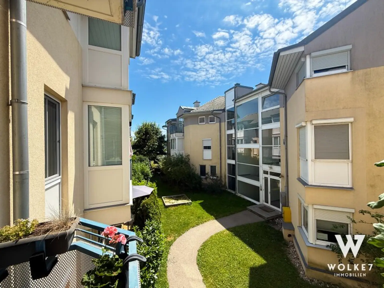 Vollmöblierte Eigentumswohnung mit Balkon | 3 Zimmer | Garagenplatz | – Familienfreundlich & Ruhig gelegen