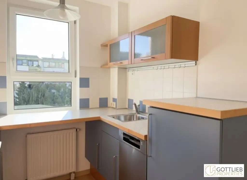 Grünruhelage nahe Arenbergpark! Teilmöblierte 2-Zimmer-Wohnung mit Loggia in Stockwerkslage