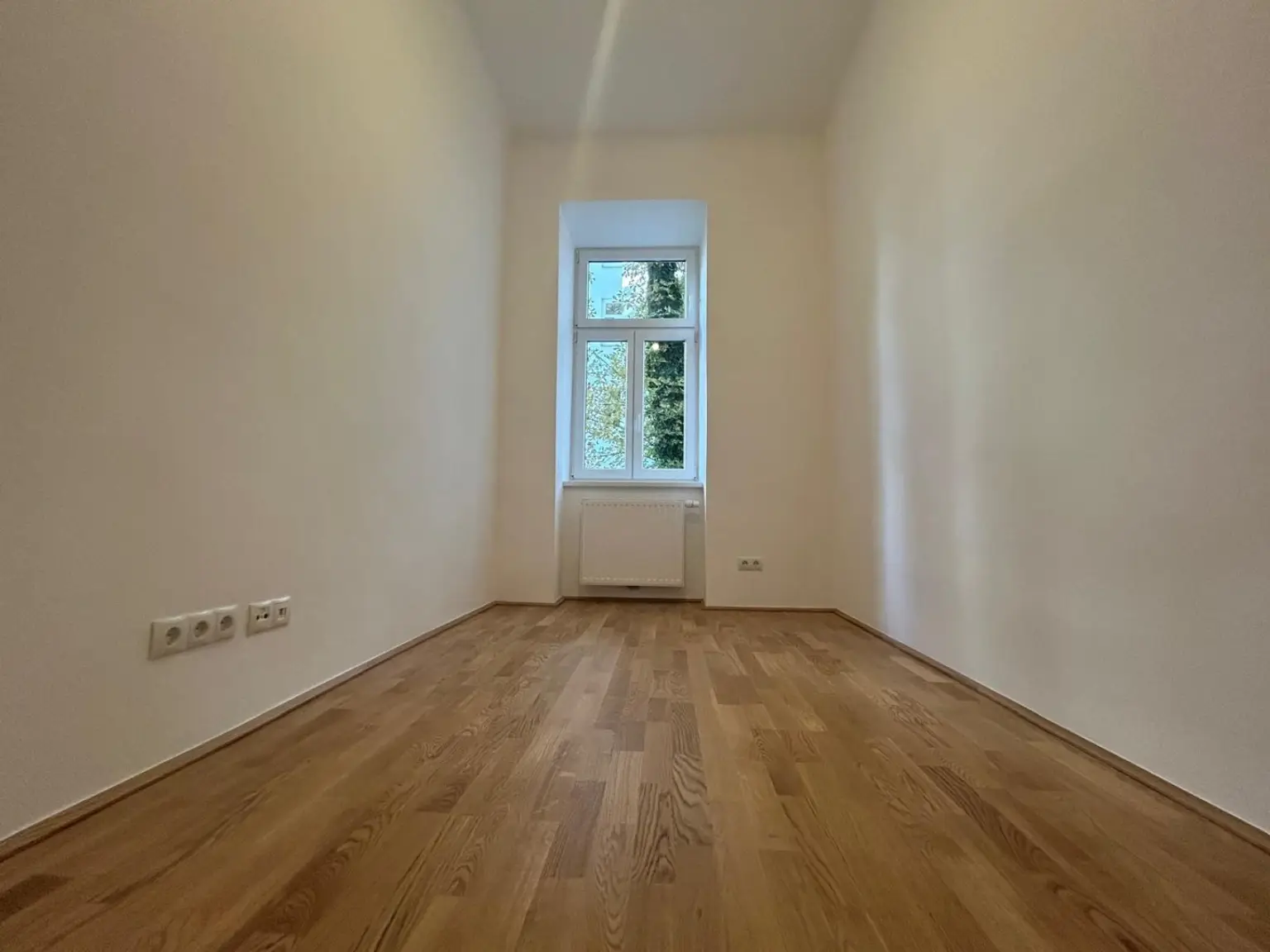 ERSTBEZUG! SANIERTE MIETWOHNUNG NÄHE QUELLENPLATZ!