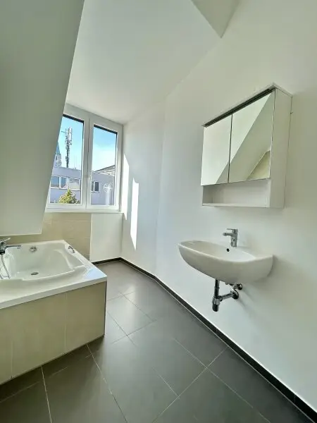 Traumhafte Dachgeschoßwohnung in Klosterneuburg – Erstbezug mit Terrasse!