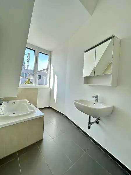 Traumhafte Dachgeschoßwohnung in Klosterneuburg – Erstbezug mit Terrasse!
