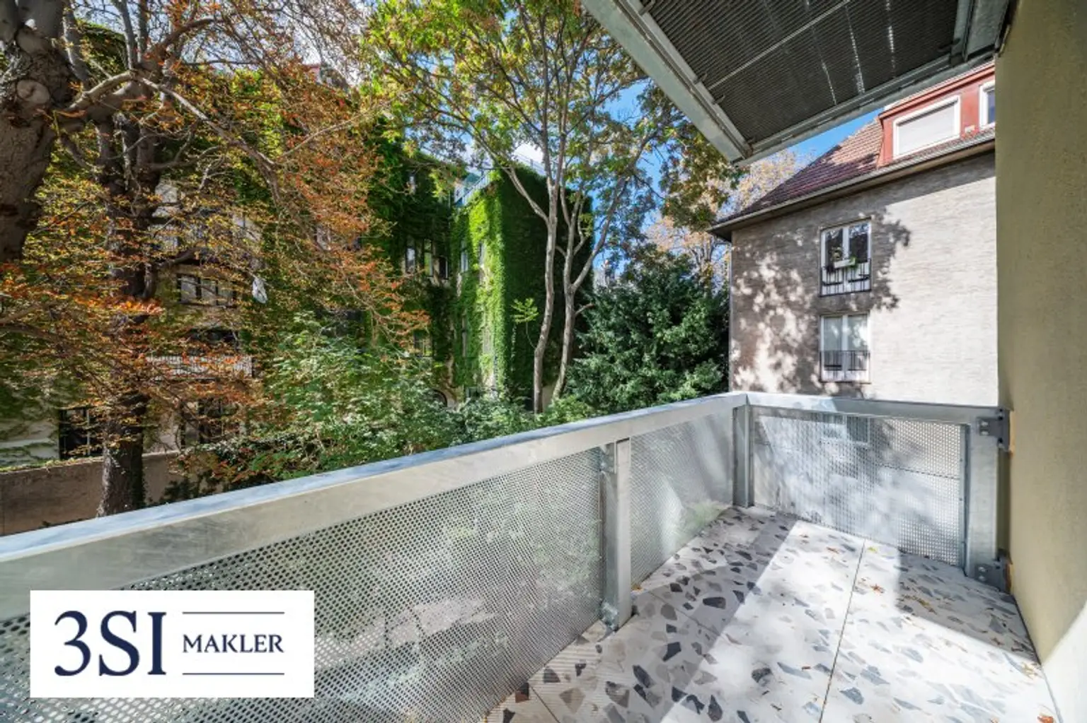 Wohnen beim Schloss Belvedere: Erstbezug im Stilaltbau mit 2 Balkonen und Klimaanlage!